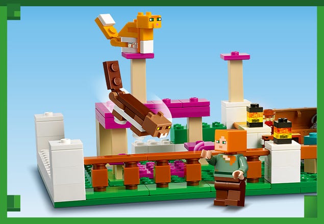 First look at LEGO Minecraft 21249 The Crafting Box 4.0