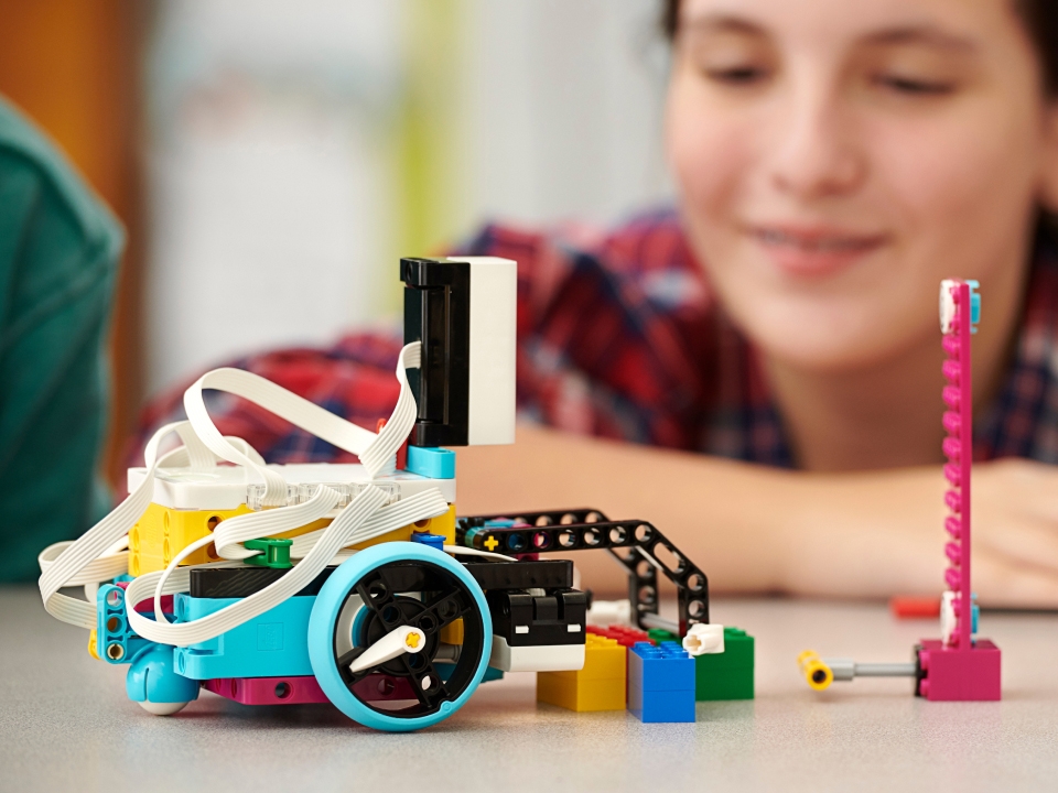 Lego store electronic robot