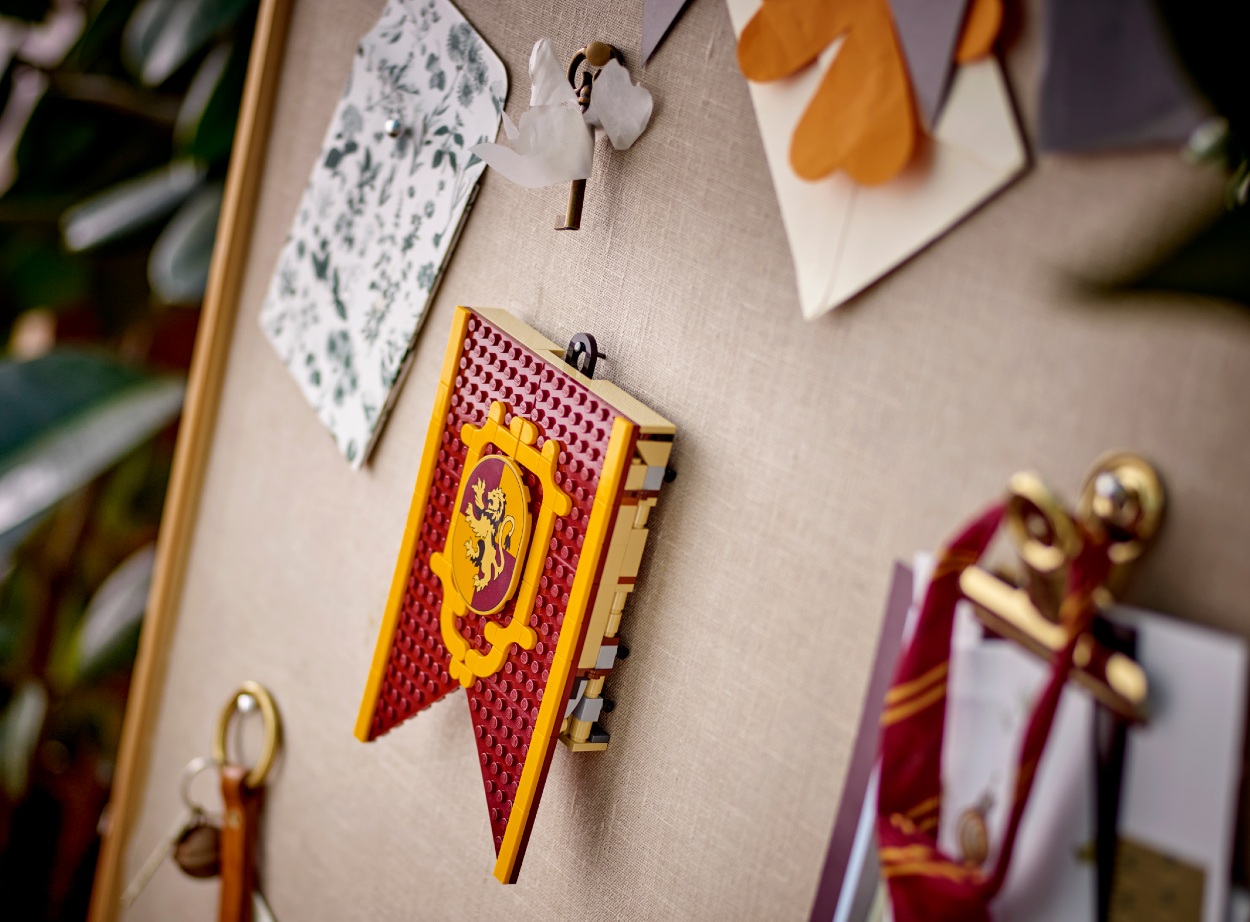 Gryffindor™ House Banner Buy Official Potter™ the | online Harry 76409 LEGO® at | Shop US