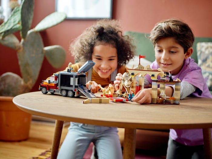  LEGO Jurassic World T. rex - Juguete de dinosaurio 76944,  juguetes de dinosaurio para niños en edad preescolar, niños y niñas de 4  años más, con aeropuerto, helicóptero y coche con